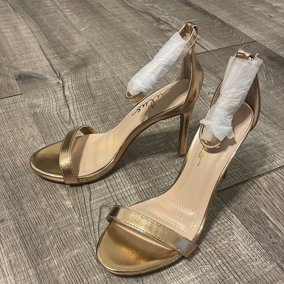 Lulus Shoes - BRAND NEW strappy heels